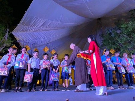 TT-Huế: Chương trình “Vui tết trung thu” cho trẻ em có hoàn cảnh đặc biệt khó khăn trong cộng đồng năm 2023 tại Phủ Nội vụ - Đại nội Huế