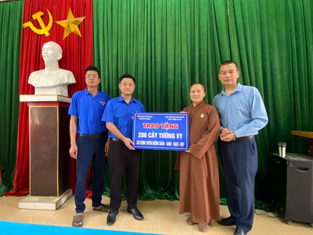 Thái Nguyên: Trao tặng 200 cây xanh xây dựng "Tuyến đường sáng – xanh – sạch – đẹp"