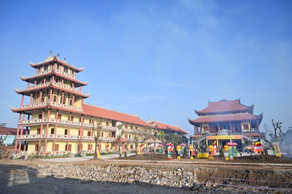 Hải Phòng: Lễ rót đồng đúc tôn tượng chư Phật, Bồ Tát và Đại Hồng chung tại Trường Trung cao đẳng Phật học thành phố
