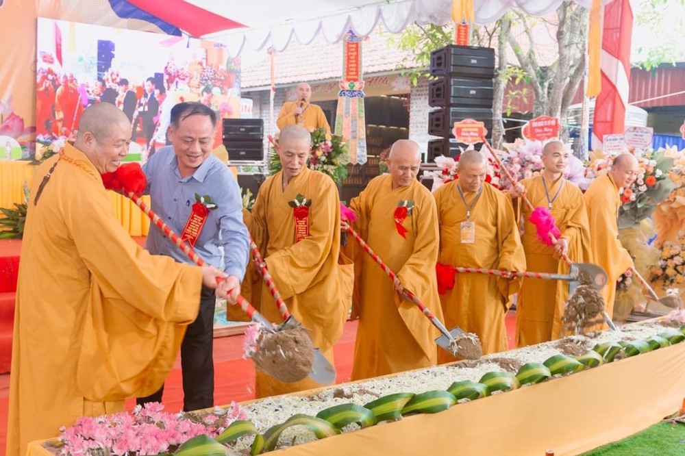Nghệ An: Lễ công bố Quyết định bổ nhiệm trụ trì và động thổ trùng tu chùa Tạnh (Long Tỉnh thiền tự)