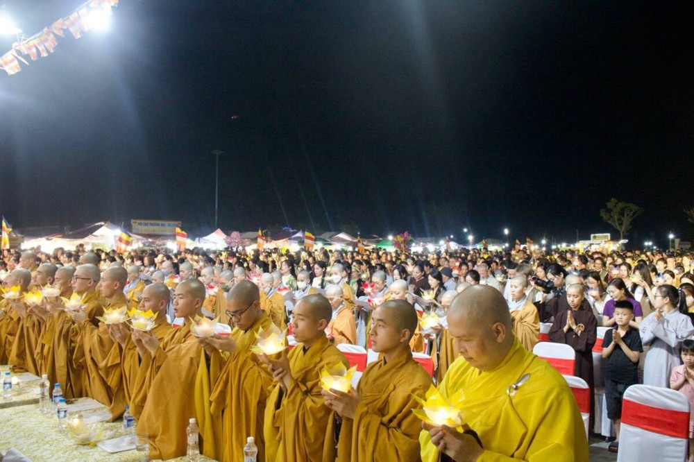 Vĩnh Phúc: Hàng nghìn ngọn nến lung linh trong đêm hội hoa đăng Tây Thiên