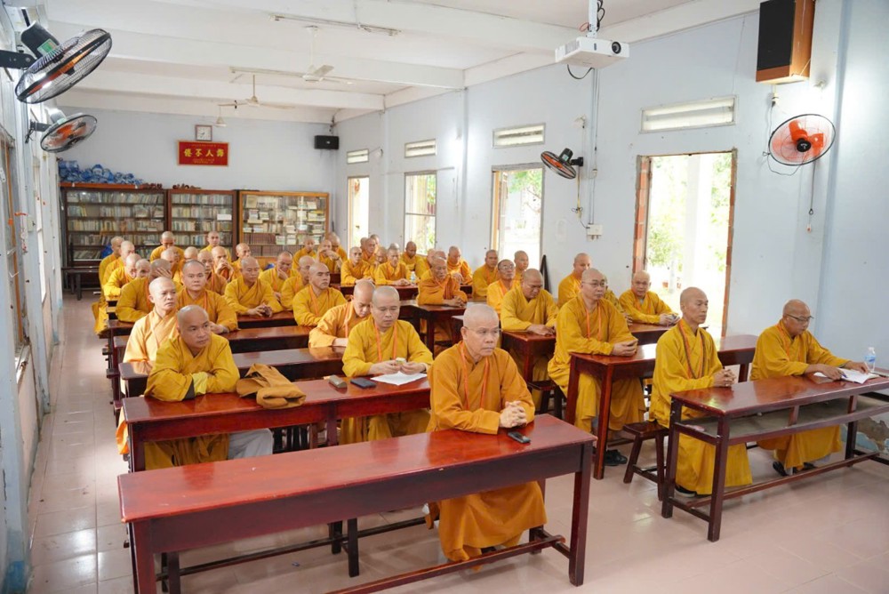 Khánh Hòa: Ban Tổ chức Trường hạ Phật giáo Ninh Thuận (cũ) chia sẻ giáo lý đến chư Tăng tại trú xứ an cư chùa Sùng Ân