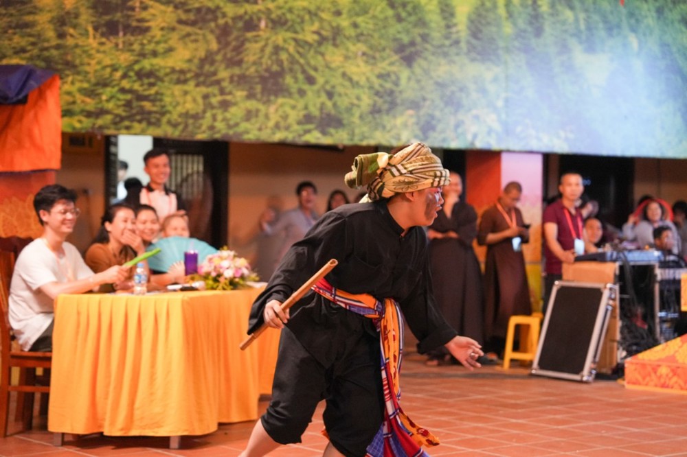 A person in a turban dancing

AI-generated content may be incorrect.