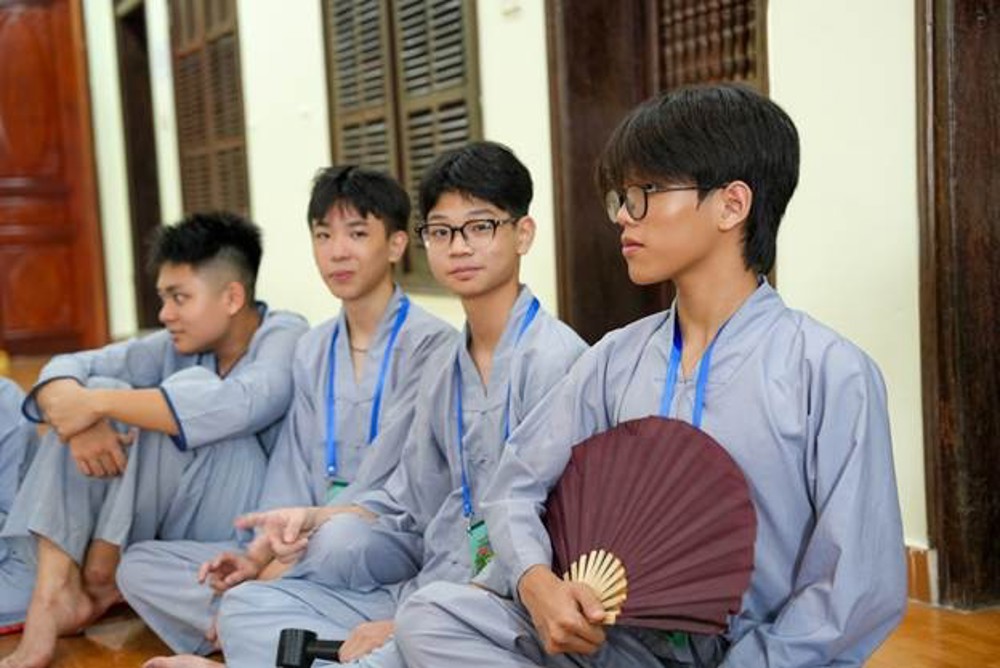 A group of young men wearing matching outfits

AI-generated content may be incorrect.