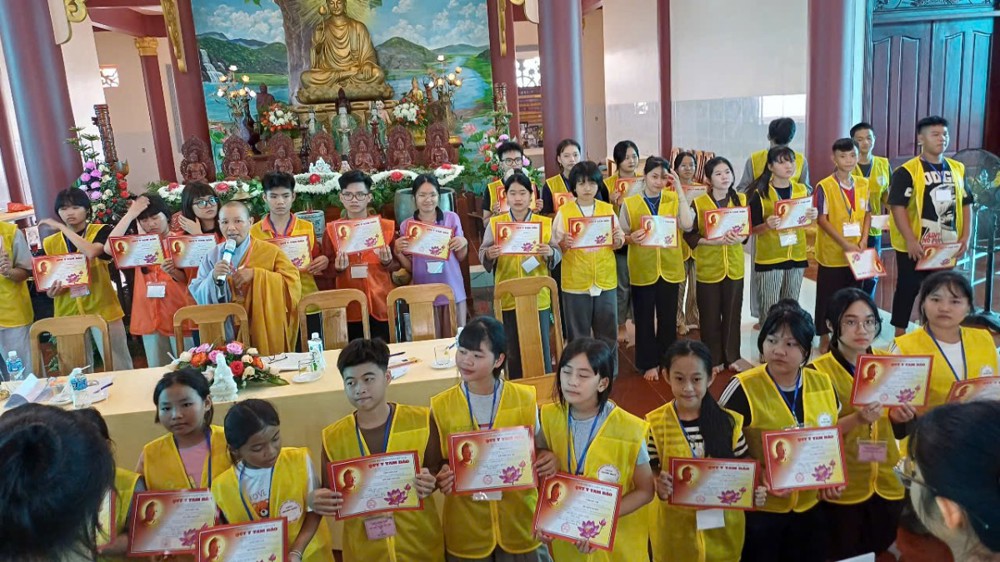 Lâm Đồng: Sôi nổi Hội thi Phật pháp tại khóa tu “Tay Phật Trong Tay Con”
