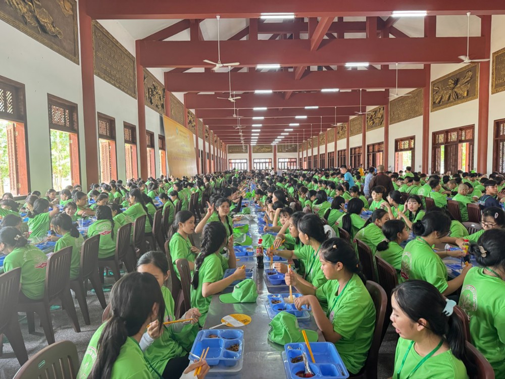 Đồng Nai Bữa ăn đầu tiên trên đất trại - Trọn vẹn yêu thương và chánh niệm