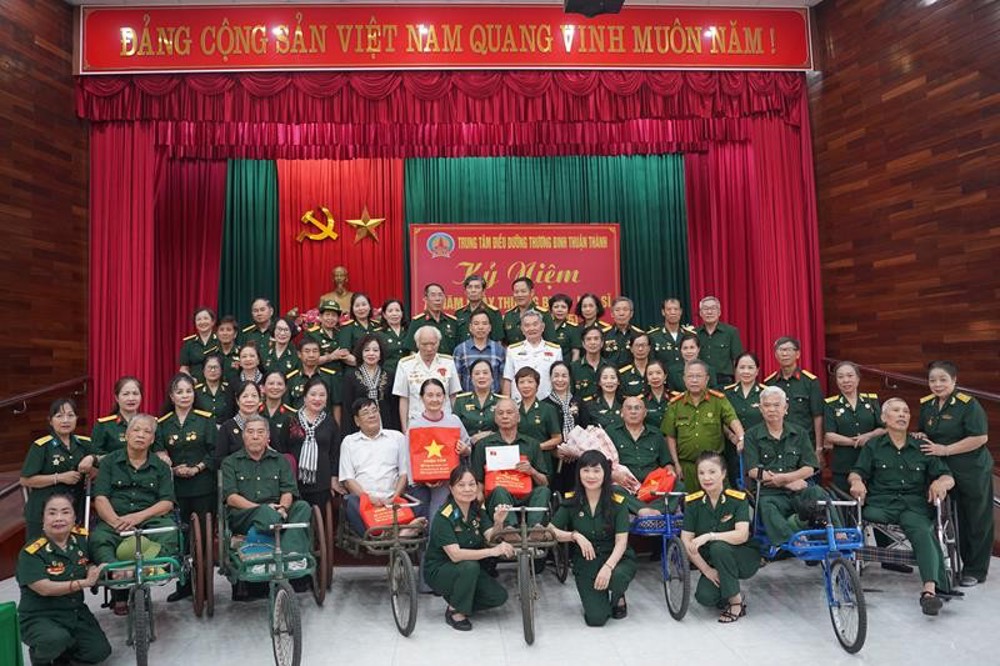 Bắc Ninh: CLB Cựu Chiến Binh Phật tử Quán Sứ đã tới thăm, tặng quà các thương bệnh binh Trung tâm Điều dưỡng thương binh Thuận Thành 