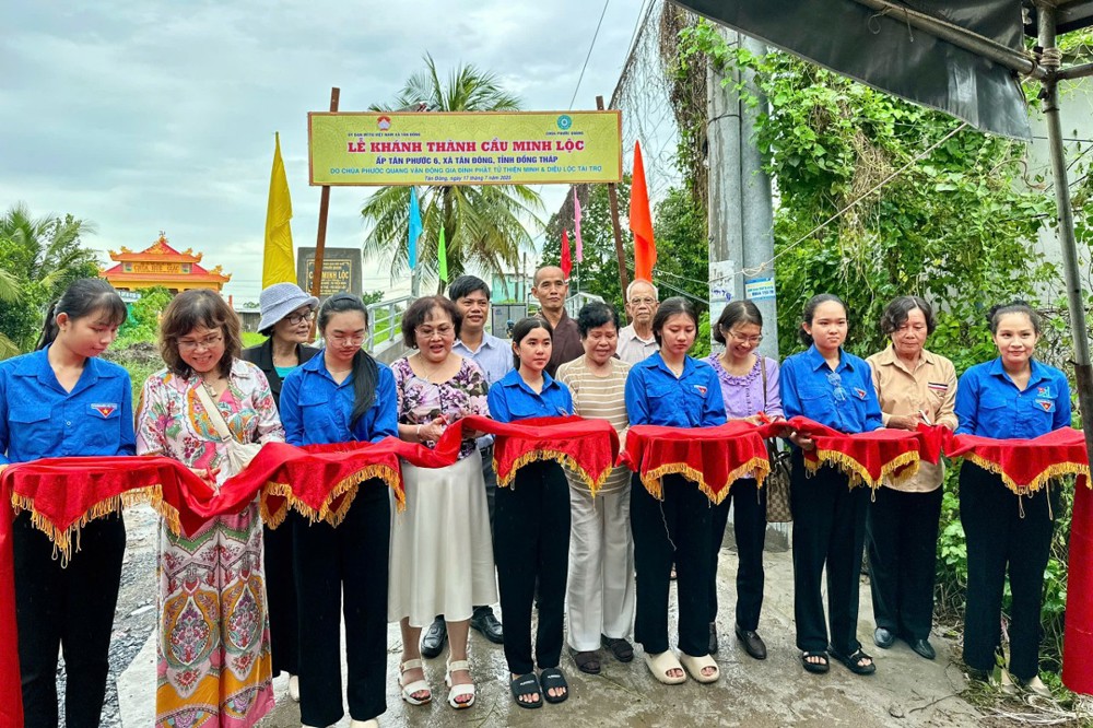 Đồng Tháp: Chùa Phước Quang (xã Gia Thuận) kết họp tổ chức khánh thành cầu giao thông nông thôn