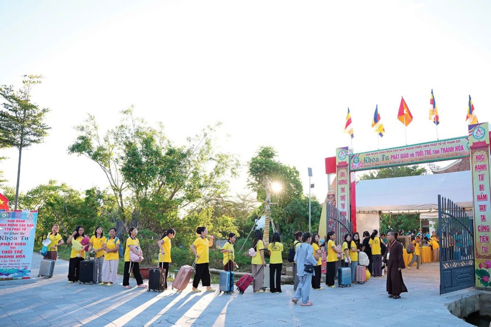 Thanh Hoá: Ngày đầu tiếp nhận khoá tu “Phật giáo với tuổi trẻ” lần thứ 15