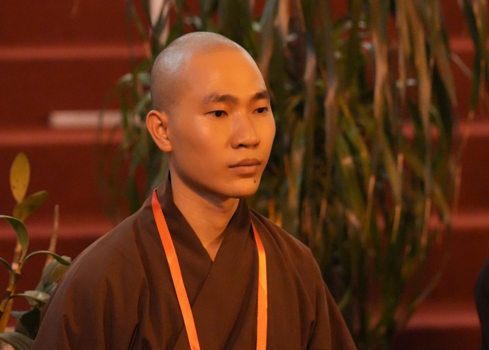 A person in a robe

AI-generated content may be incorrect.