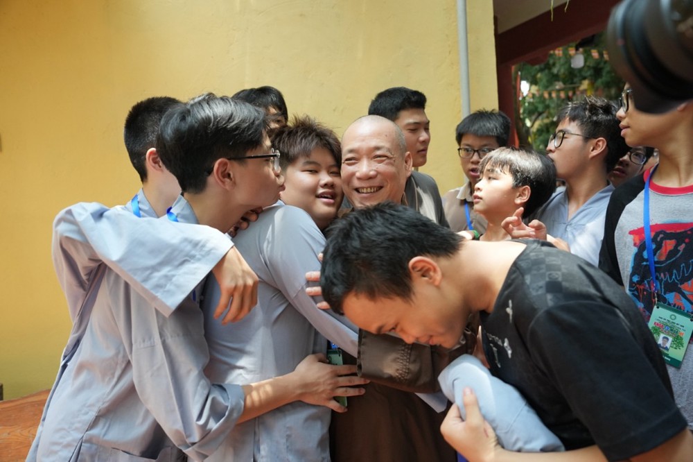 A group of people hugging each other

AI-generated content may be incorrect.