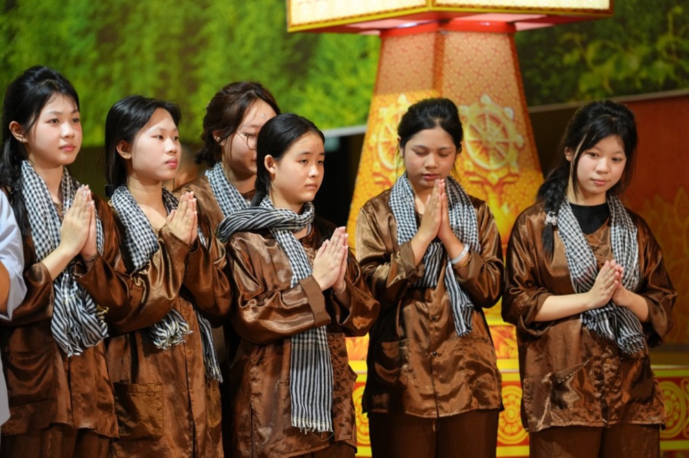 A group of women in brown clothes

AI-generated content may be incorrect.
