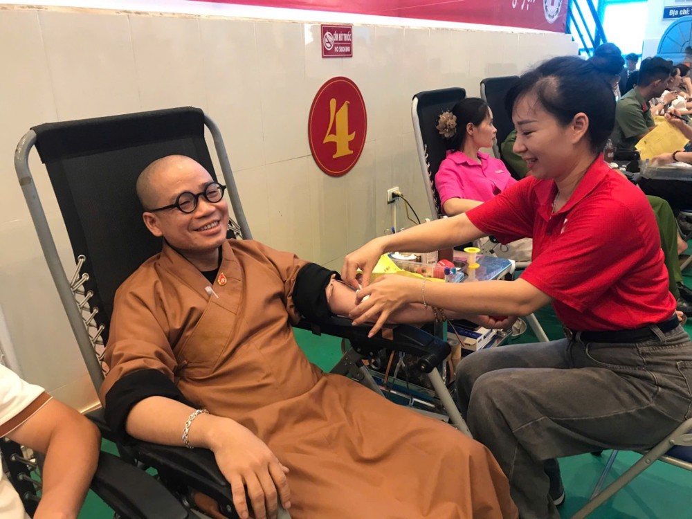 Tuyên Quang: Chư Tăng Ni, Phật tử tham gia ngày hội hiến máu “Giọt hồng xứ Tuyên”