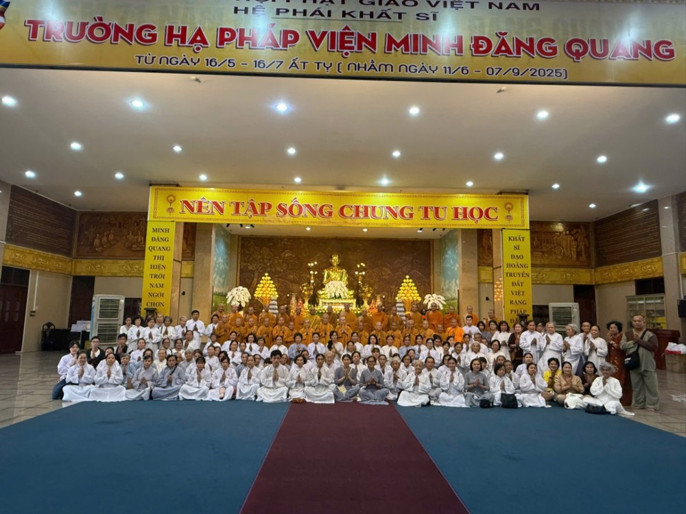 Tây Ninh: Tăng Ni và Phật tử Hệ phái Khất sĩ tỉnh Tây Ninh thăm và cúng dường  trường hạ tại tỉnh Tây Ninh và TP Hồ Chí Minh