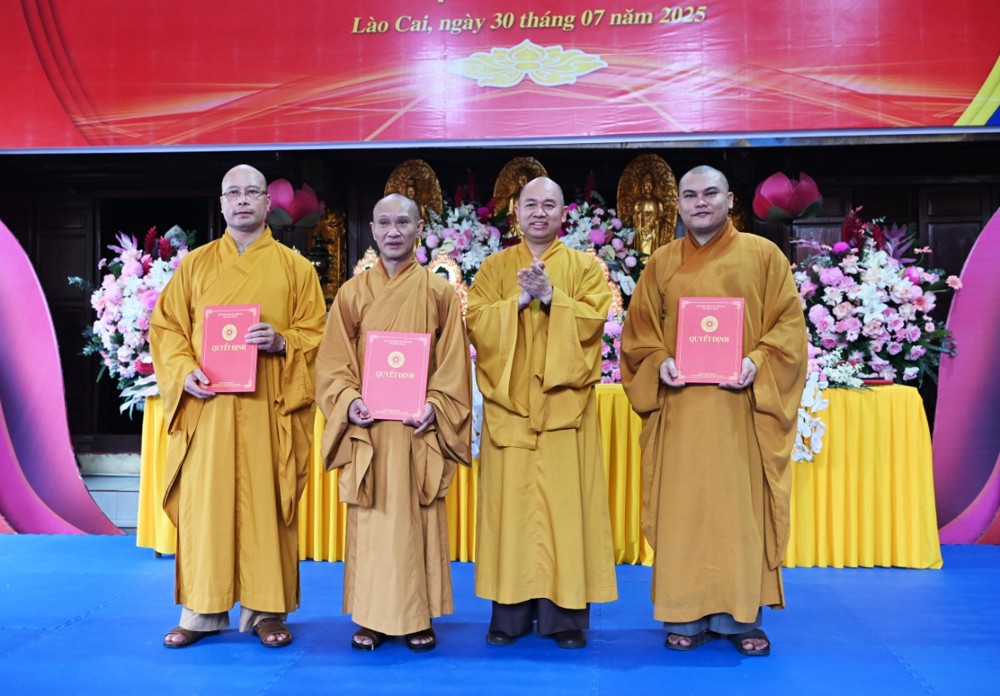 Phật giáo tỉnh Lào Cai Lễ công bố quyết định chuẩn y nhân sự BTS và các ban chuyên môn nhiệm kỳ 2022-2027