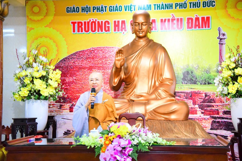 TP.HCM: Ni sư Thích Nữ Huệ Dâng chia sẻ về “Giữ gìn tinh hoa Phật giáo trong thời chữa lành”