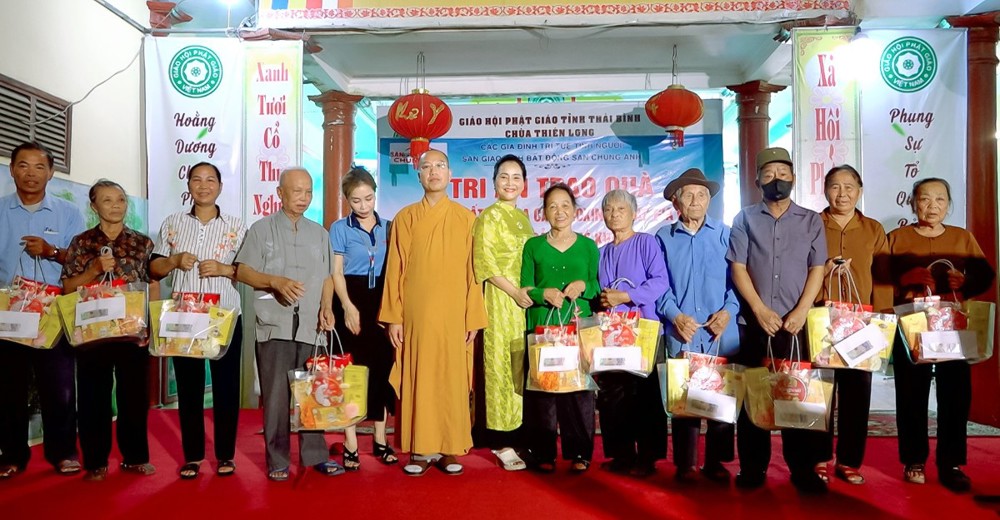 Hưng Yên: Chùa Thiên Long trao quà tri ân nhân ngày Thương binh - Liệt sĩ 27/7