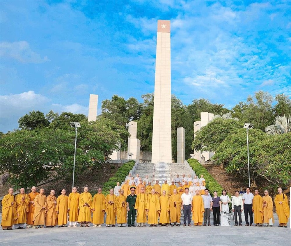 Tây Ninh : LỄ TƯỞNG NIỆM  AN TÁNG 172 HÀI CỐT LIỆT SĨ QUÂN TÌNH NGUYỆN & CHUYÊN GIA VIỆT NAM HY SINH Ở CAMPUCHIA