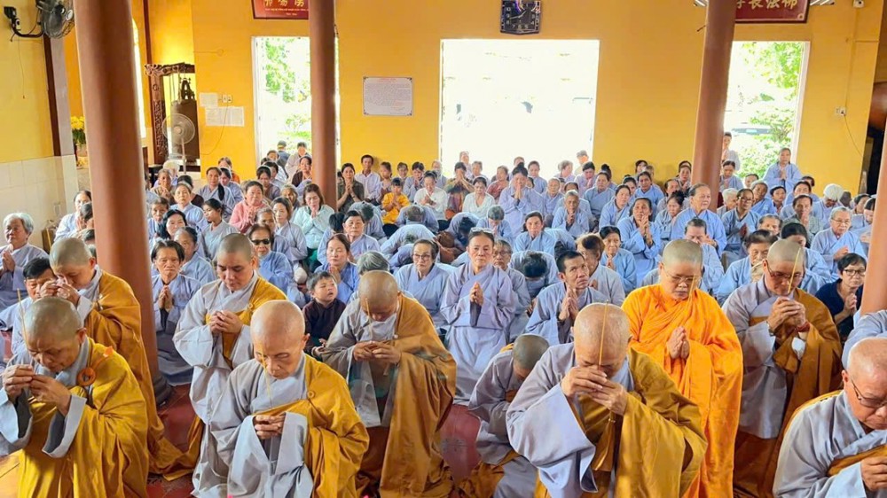 Vĩnh Long: Trường hạ Lưỡng Xuyên đón phái đoàn Phân ban Ni giới tỉnh thăm và cúng dường 