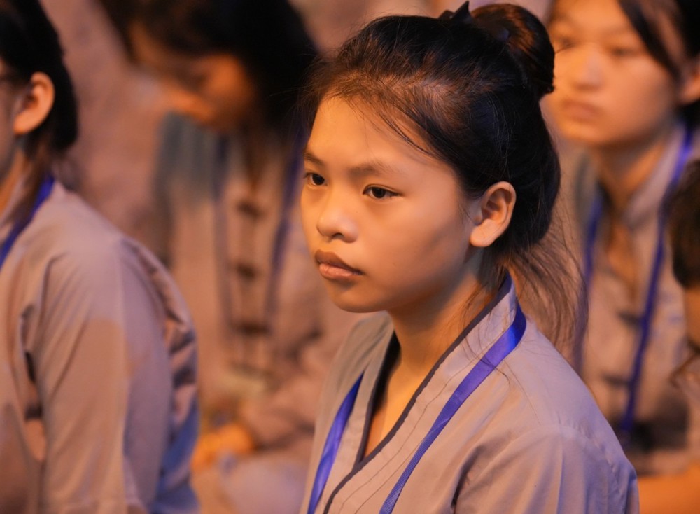A close-up of a young child

AI-generated content may be incorrect.
