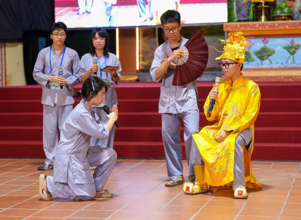 A group of people performing on stage

AI-generated content may be incorrect.