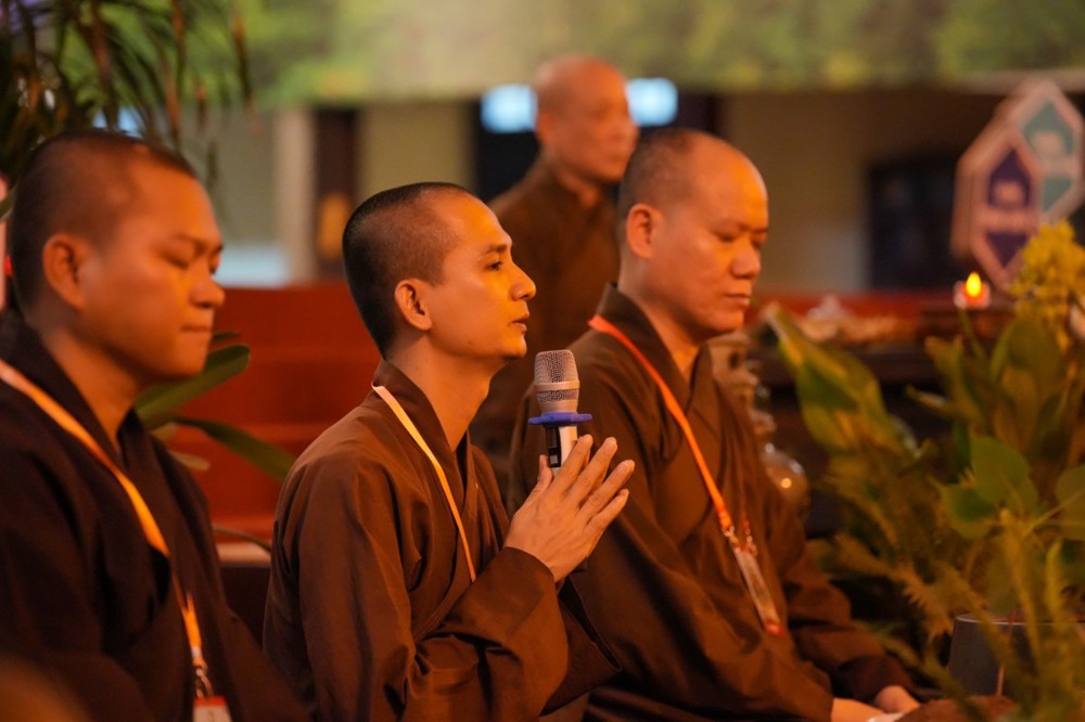 A group of people in robes

AI-generated content may be incorrect.