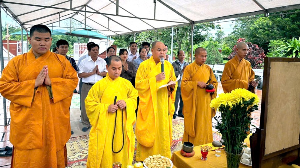 Quảng Ngãi: Lễ cầu siêu tại Nghĩa trang Liệt sĩ xã Sa Thầy