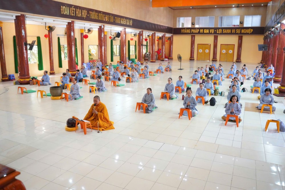 An Giang: Chùa Phật Quang, phường Rạch Giá tổ chức khóa tu Bát Quan trai định kỳ