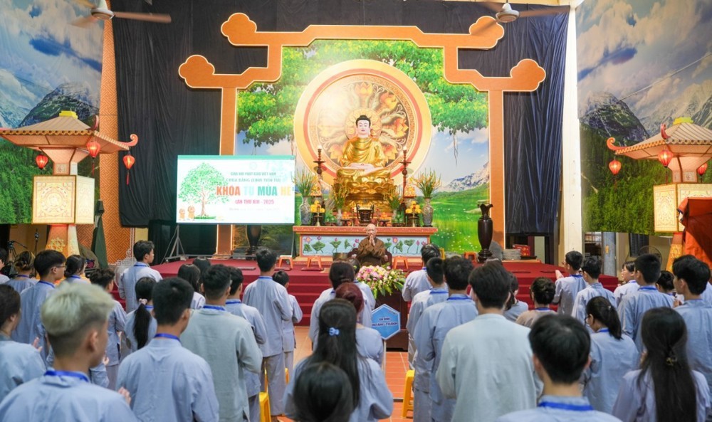 Ngày thứ 4 tu học: Gieo hạt giống “khiêm cung” cho khoá sinh khoá tu mùa hè tại chùa Bằng