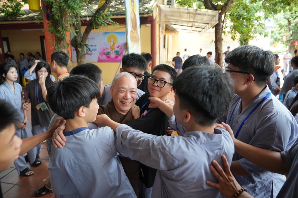 A group of people hugging each other

AI-generated content may be incorrect.