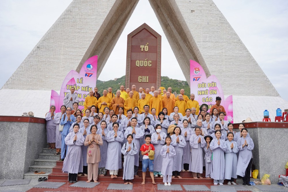 Khánh Hòa: Thường trực Ban Trị sự (VP2) viếng Nghĩa trang Liệt sĩ nhân dịp kỷ niệm 78 năm Ngày Thương binh Liệt sĩ