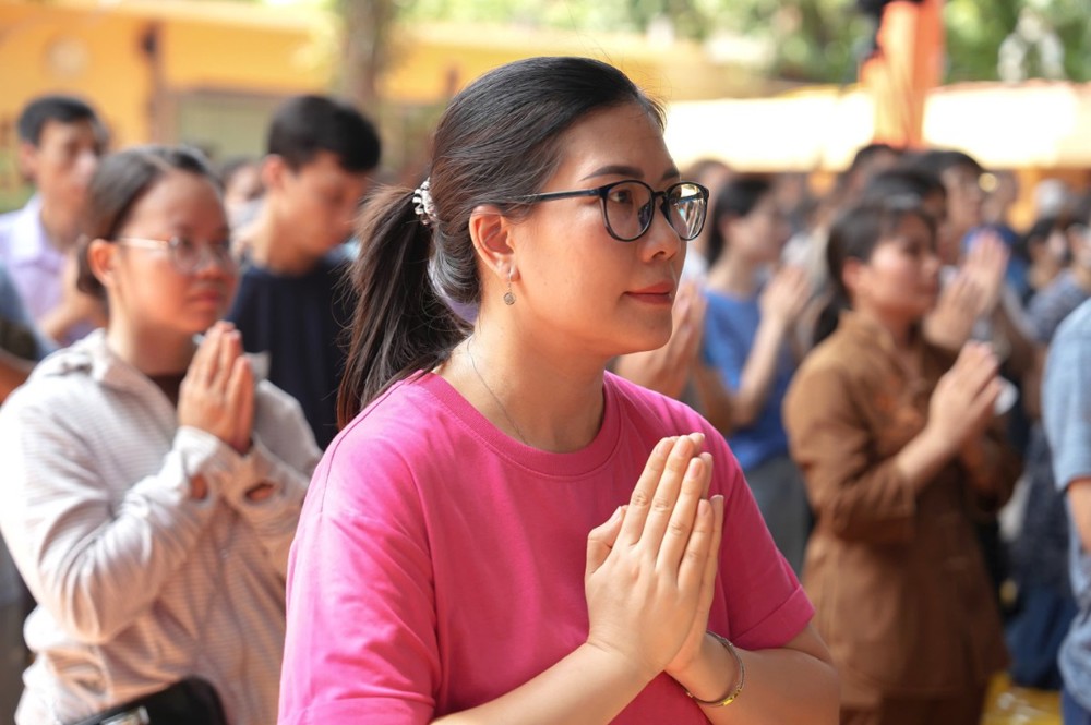 A person in a pink shirt with her hands together

AI-generated content may be incorrect.