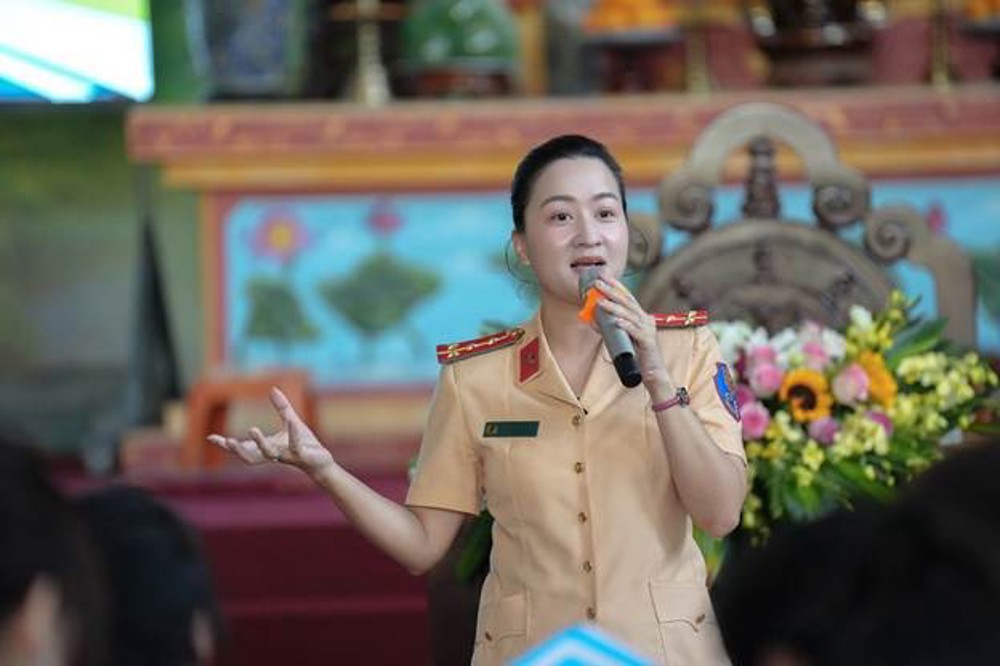 A person in a uniform speaking into a microphone

AI-generated content may be incorrect.