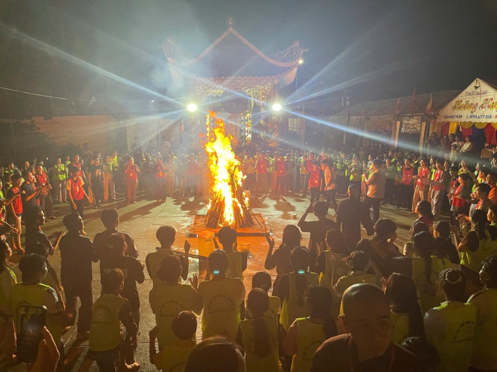 Vĩnh  Long: Chuỗi hoạt động sôi nổi thắp sáng tâm hồn tuổi trẻ trong ngày thứ hai của Hội trại Con Về Bên Phật 2025 