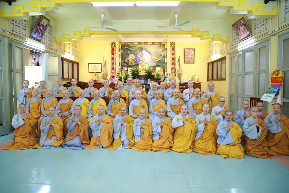 TP.HCM: Phân ban Ni giới Trung ương và TP.HCM thăm, sách tấn và cúng dường các trường hạ Ni