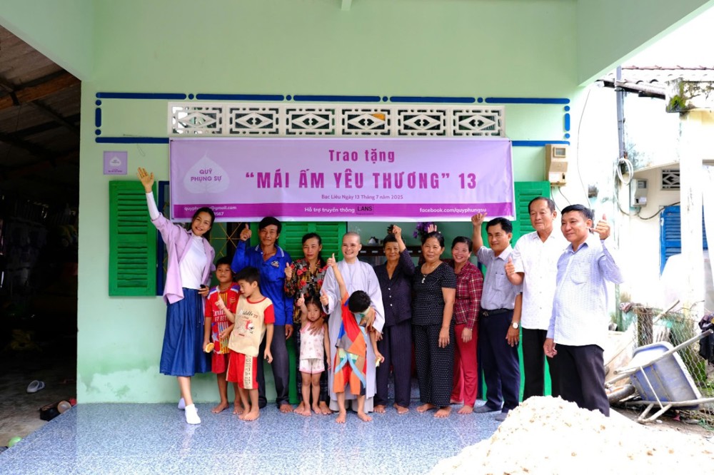 Quỹ Phụng Sự trao “Mái ấm Yêu Thương” và thẻ BHYT cho các hộ khó khăn tại Cà Mau và Đồng Tháp