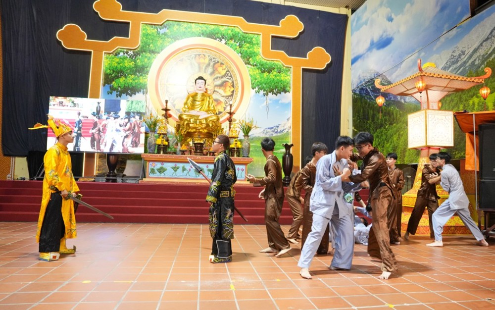 A group of people performing martial arts

AI-generated content may be incorrect.
