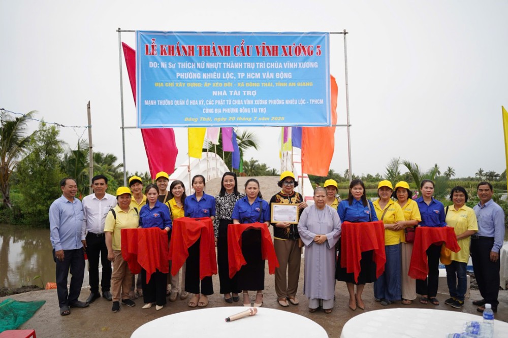 An Giang: Khánh thành cầu Vĩnh Xương 5 và trao giếng khoan cho người dân