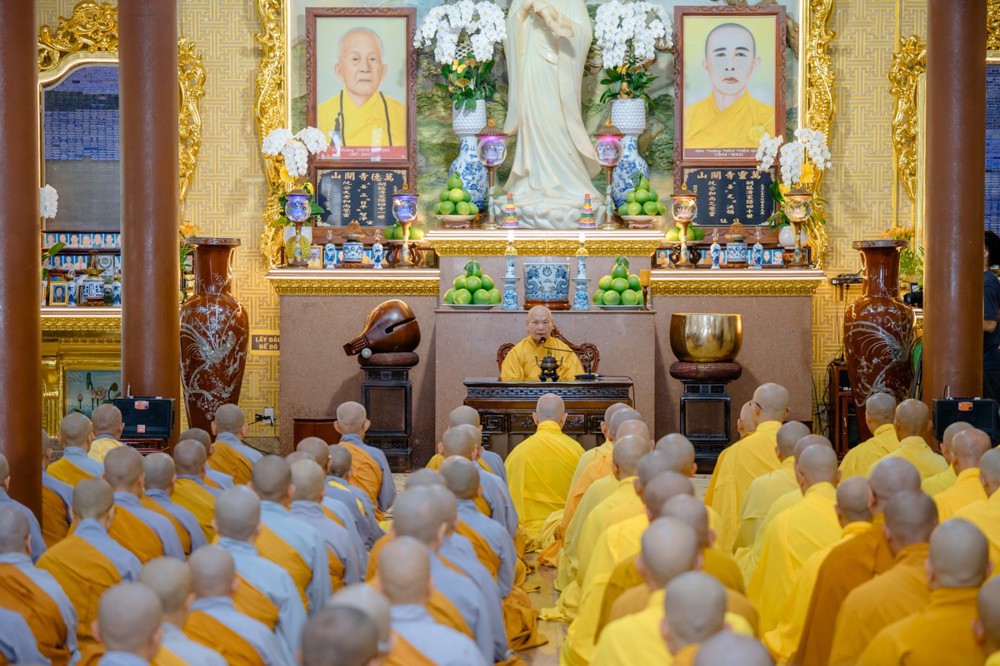 TP.HCM: Trưởng lão Hòa thượng Thích Thiện Nhơn sách tấn Tăng Ni tại Trường hạ chùa Vạn Đức