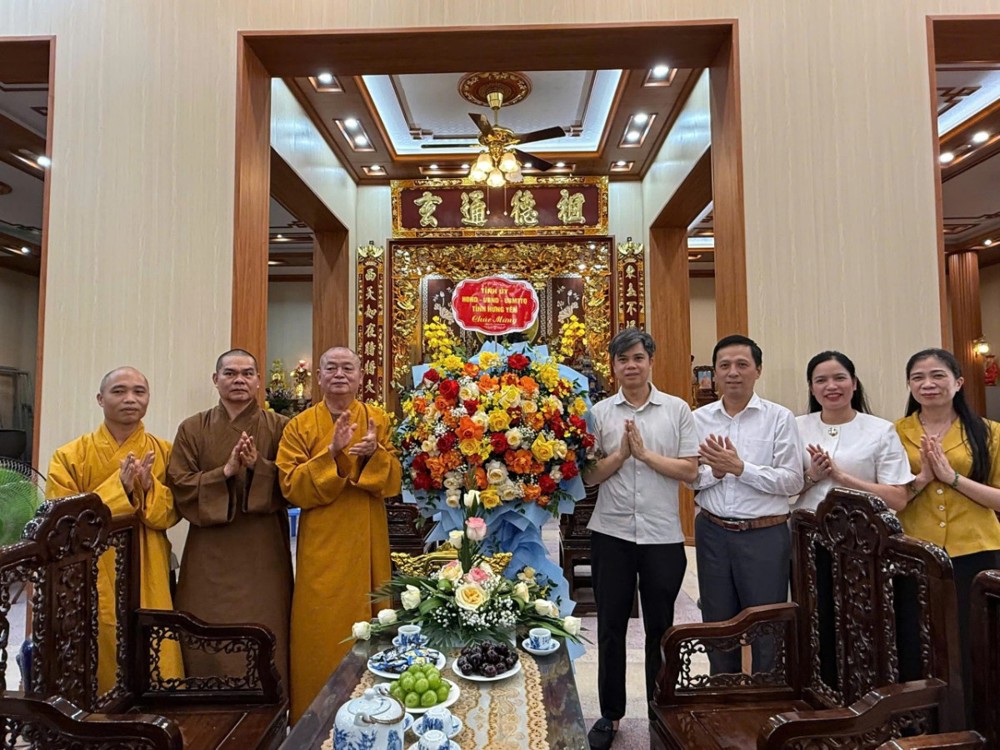 Hưng Yên: Lãnh đạo Tỉnh ủy thăm và chúc mừng hạ trường chùa Thánh Long nhân mùa An cư kiết hạ PL.2569