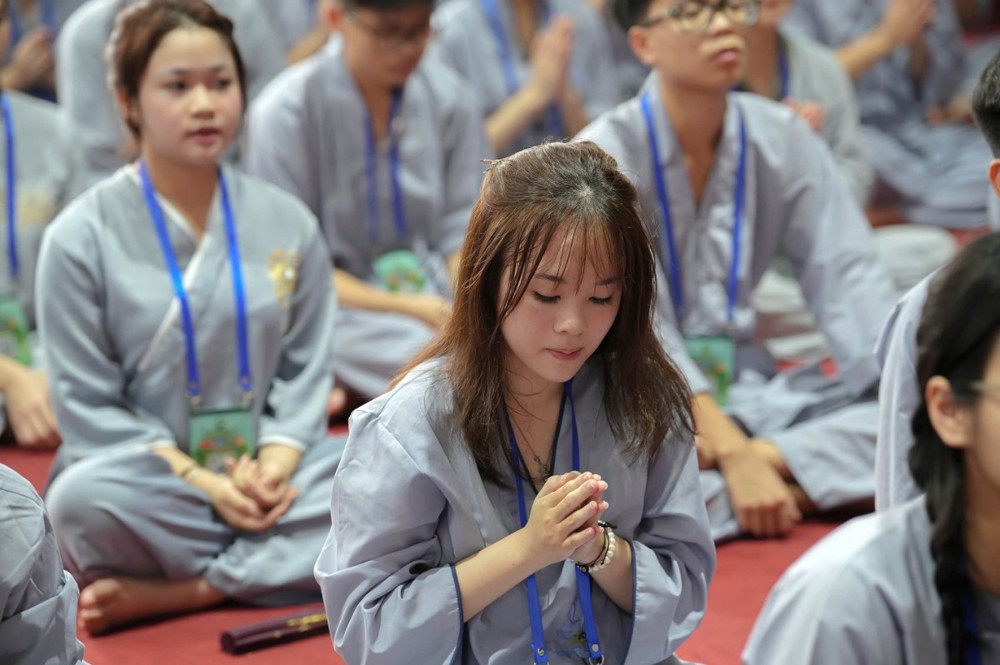 A group of people in grey robes praying

AI-generated content may be incorrect.