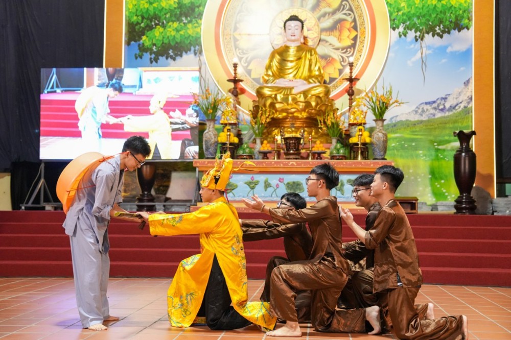 A group of people kneeling on a stage

AI-generated content may be incorrect.