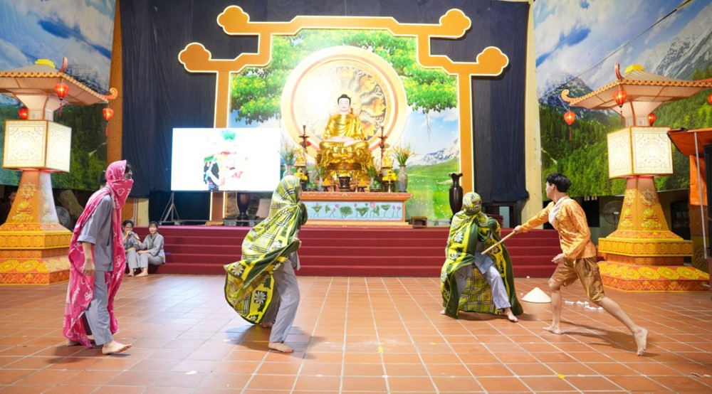 A group of people performing a dance

AI-generated content may be incorrect.