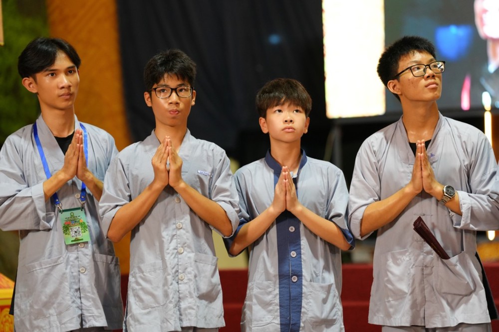 A group of young men in matching outfits

AI-generated content may be incorrect.