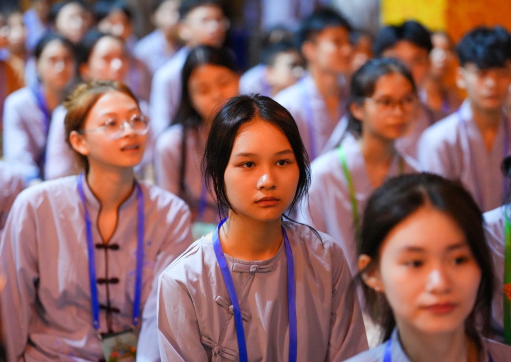 A group of people wearing matching lanyards

AI-generated content may be incorrect.
