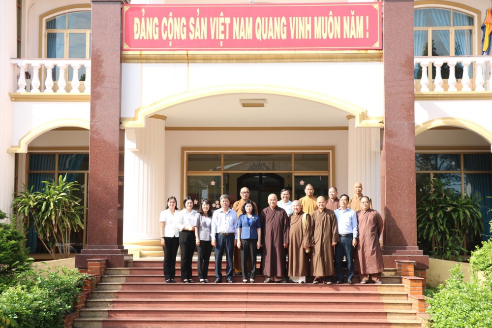 Đồng Tháp: Ban Trị sự GHPGVN tỉnh thăm và chúc mừng lãnh đạo tỉnh sau sáp nhập