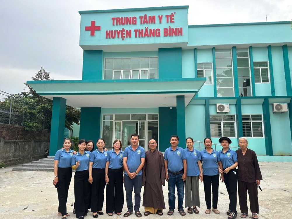 Đà Năng: Chùa Ngọc Sơn chia sẻ Mỳ Quảng tại Trung tâm Y Tế Thăng Bình