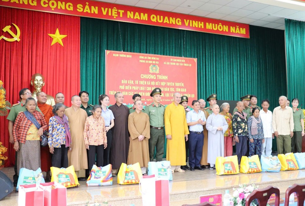 Đồng Nai: Trao tặng 400 phần quà, 55 xe đạp, 3 căn nhà tình nghĩa – tình thương cho bà con và học sinh khó khăn tại xã Lộc Thành 