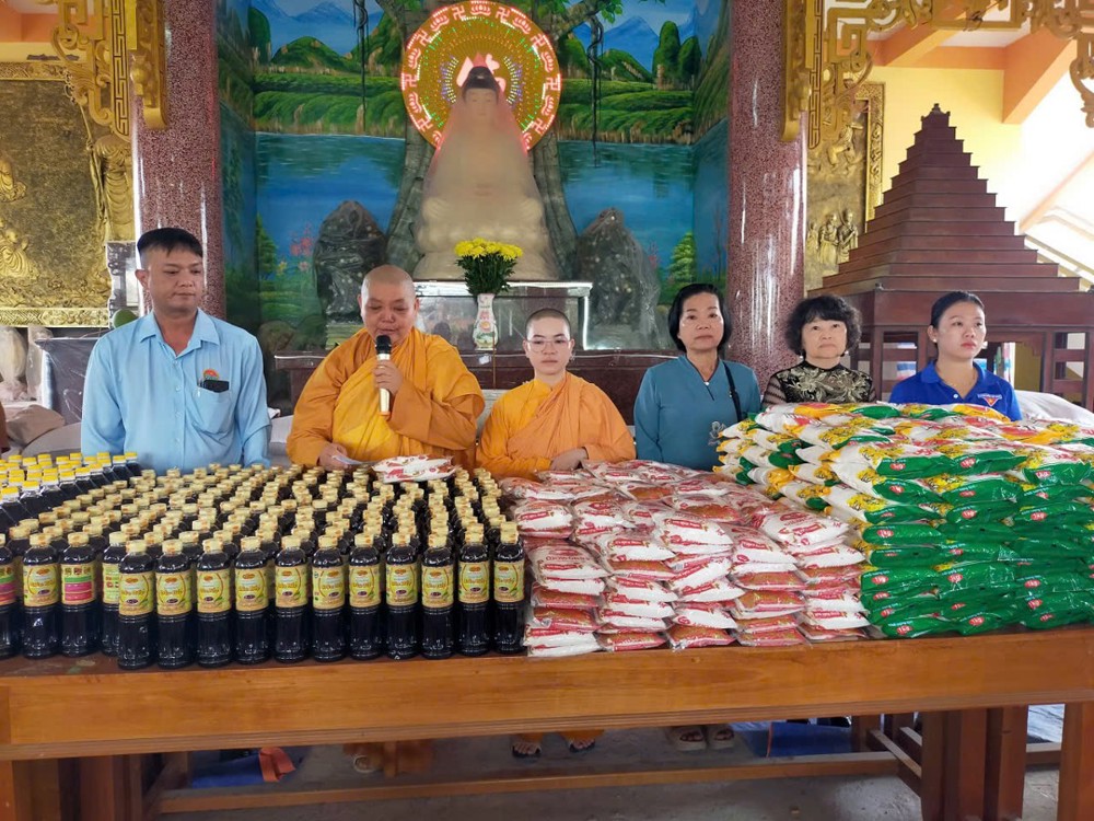 Đồng Tháp: Tịnh xá Ngọc Nguyên tổ chức “Phiên chợ 0 đồng” hỗ trợ bà con khó khăn 
