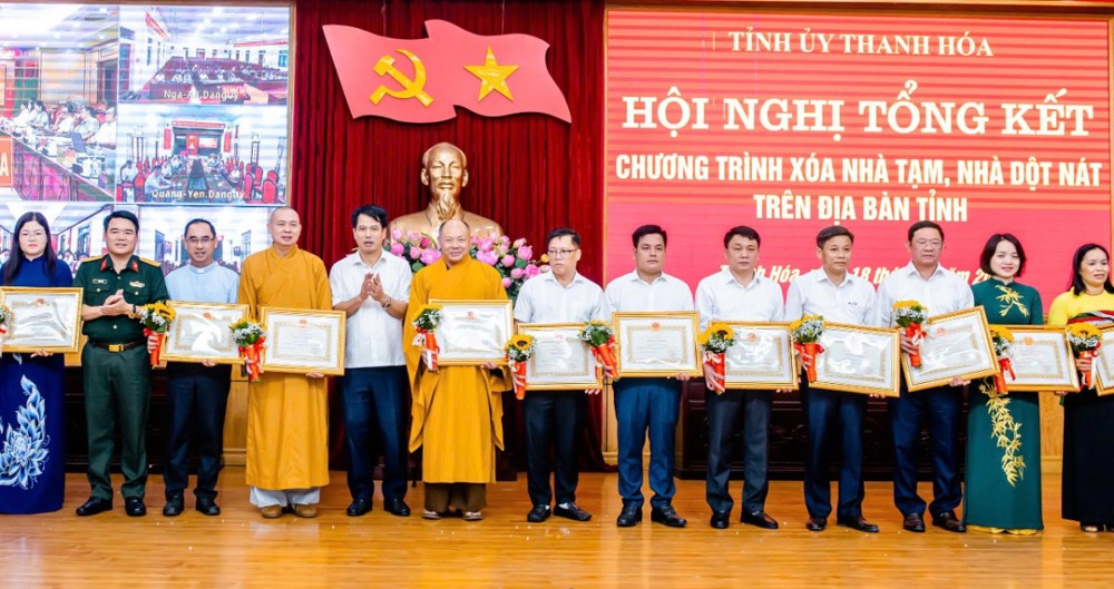 Thanh Hóa: Chức sắc Phật giáo tỉnh nhận Bằng khen của Tỉnh ủy vì những đóng góp trong công tác an sinh xã hội